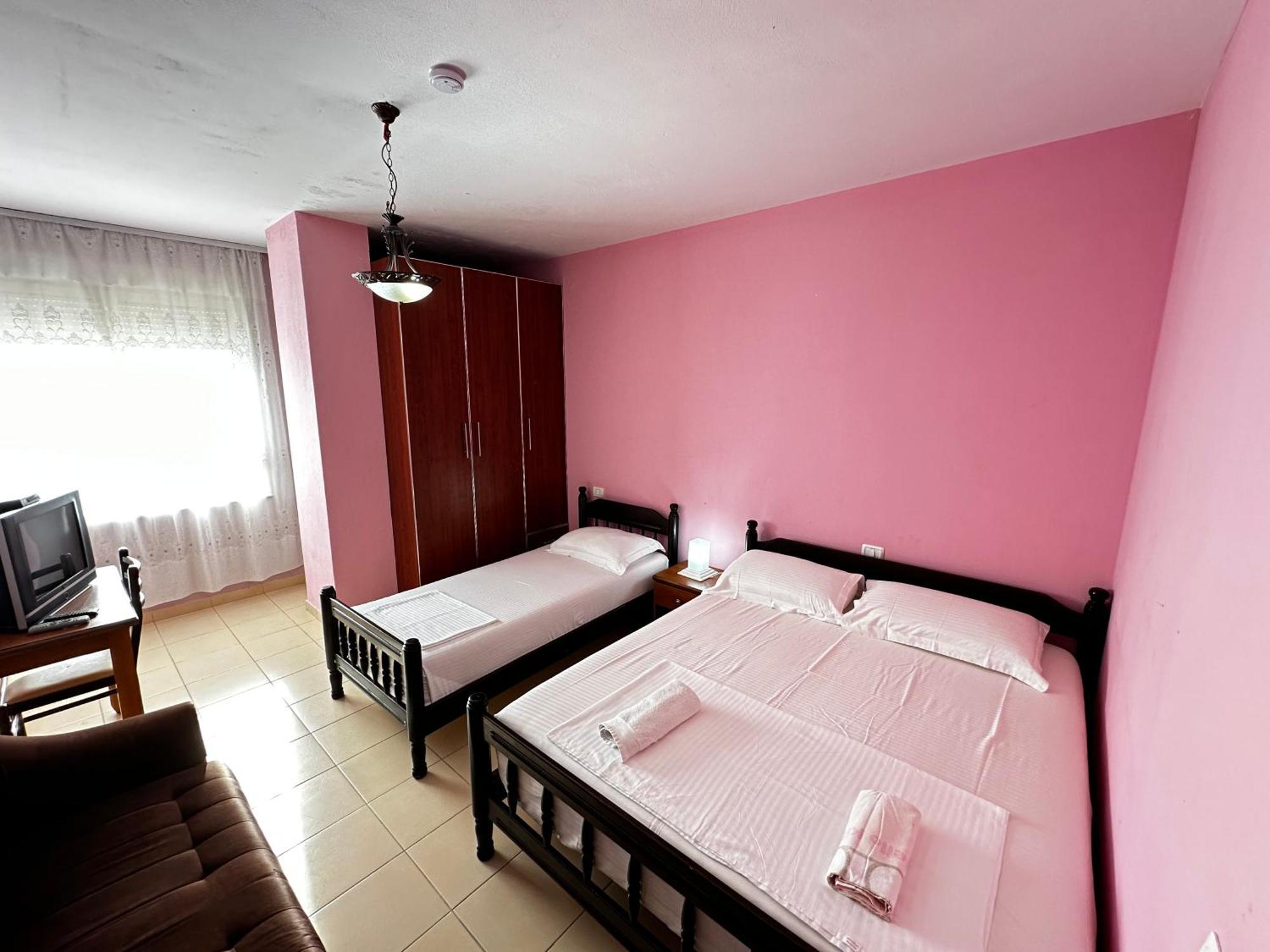 Romance Holiday Garden Inn Durrës Extérieur photo